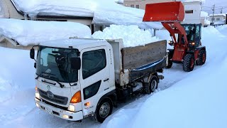 札幌大雪、市民を苦しめる「雪山」とは　早朝の除雪作業に同行