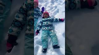 Jugando en la nieve #snow #jugando #canada #niños #jugando