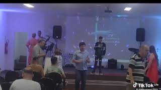 Eu trazendo uma palavra no culto da vitória ao vivo na TV Evangelismo