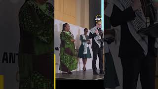 Moment Palestinian pastor presents his own keffiyeh to South Africa's minister Naledi Pandor