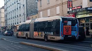 Bus 170 RATP - Passage d'un Urbanway 18 Hybride N°5649 à Quatre Chemins en direction de Pte de Lilas