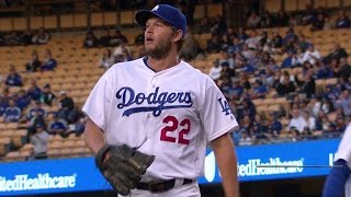 MIA@LAD: Kershaw makes play on mound to get Yelich