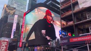 211214 Lee Jinki in times Square Happy Onew day 🥰