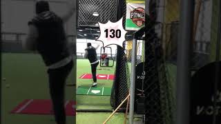 은퇴한지 7년인데 슬리퍼 신고 141 던지는 코치 coach thowing 88-mph