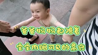 两个多月老公终于回来了，让宝宝找爸爸，发现眼里只有爸爸带回来的吃的，太逗了～