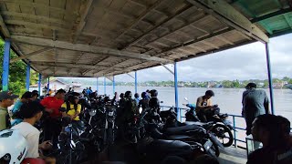 Kapal Penyebrangan tradisional tersibuk di sungai Barito. Trip Kecamatan Lahei, Kalimantan Tengah.