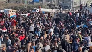 Thousands gather in Wadi Gaza, hoping to cross to the north of the Strip