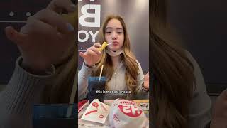 try picking up your burger from a robot 🤖🍔#asmr #lotteria #burger #mukbang #foodie #lifeinkorea￼