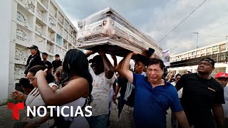 En Ecuador dan último adiós a niños que fueron asesinados | Noticias Telemundo