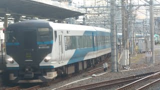 E257系2500番台14両NC-31編成+NA-12編成の定期回送が約7分遅れで大宮駅の9番線に入線するシーン2024年8月8日15時36分