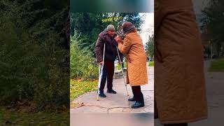 An old granny regretted helping a man with crutches #kindness #shorts