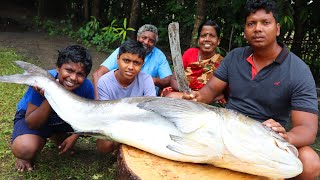 40 KG MONSTER COBIA FISH CUTTING AND COOKING IN VILLAGE | GIANT FISH CUTTING | FARMER COOKING