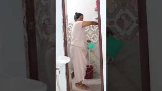 வீட்டு பாத்ரூமை இந்த மாதிரி சுத்தம் செய்ங்க | Cleaning Vlog tamil | Cleaning Motivations #Shorts