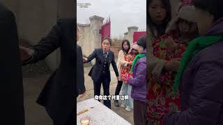 假出马仙在村庄坑蒙拐骗，委托人相信他竟发现是骗子，姐姐带着妹妹又发现了他，找到孟老师现场正义要回钱财#经济纠纷#法律咨询 #欠钱不还 #债务纠纷   抖音