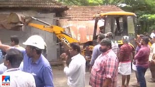 കല്ലായ് പുഴയുടെ തീരത്തെ കയ്യേറ്റങ്ങൾ; ഒഴിപ്പിക്കൽ തുടങ്ങി റവന്യൂ വകുപ്പ് |  Kallai river