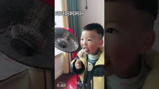 当姐姐咬完第三口后，友谊的小船说翻就翻!#vlog #亲子