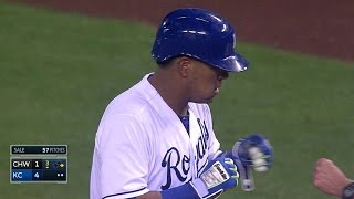 CWS@KC: Perez extends lead with an RBI single