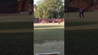 বোলার দেখেনি যে আউট হয়েছে 🤣 #ytshortsvideo #youtubeshort #cricket #bowled #ban