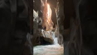 Hiking the Wadi Mujib Caves in Jordan 🇯🇴