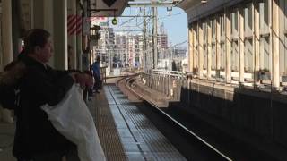 JR京浜東北線・根岸線　桜木町駅　1番線　≪発車メロディー（線路は続くよどこまでも）≫≪到着≫≪発車≫