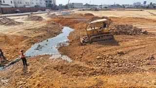 Dumptruck 25 TON Transport Stone Filling land With Dozer KOMATSU Push