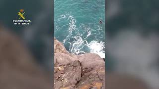 #COVID 19. Detenido un hombre que huyó y se arrojó al mar escondiéndose en una cueva.