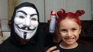 Lina Annesinden Gizli Saçlarını Kırmızıya Boyattı  Hello Neighbor  Olaydan Nasıl Sıyrıldı