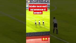 Seru dan kocak wasit lagi pemanasan malah di gangguin wasitnya ikut salting #indonesiavsarabsaudi