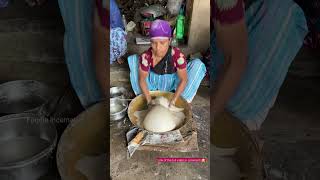 Ladies Making UNIQUE Matka Roti😯😯 ये है असली Woman Empowerment🙏🏻 #indianstreetfood #feminism #shorts