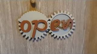 Geared open / closed sign 3D printed