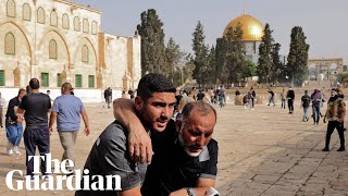 Israeli police clash with Palestinian protesters at al-Aqsa mosque