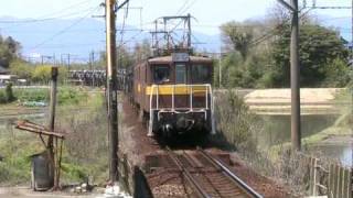 三岐鉄道 暁学園前駅を通過する貨物列車