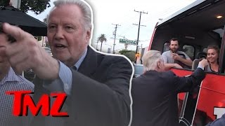 John Voight Spots The TMZ Hollywood Tour bus! | TMZ