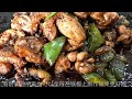 【铁板黑胡椒鸡】sizzling black pepper chicken 铁板煎烤着的滑嫩鸡腿肉，发出的滋滋声而且不断散发出的胡椒酱香味，您抗拒得了吗？