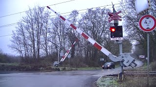 Spoorwegovergang Hoštka (CZ) // Railroad crossing // Železniční přejezd