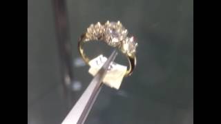 1930s Three stone diamond yellow gold ring