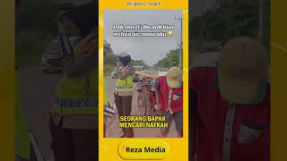 VIRAL SEORANG POLWAN SENGAJA MEMALINGKAN WAJAHNYA SAAT MENANGIS MELIHAT PERJUANGAN SEORANG BAPAK