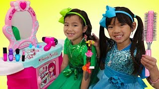 Emma & Jannie Pretend Play w/ Hair Styling Beauty Salon & Cute Kids Hair Styles Toys