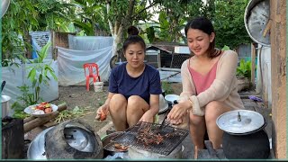 สาวลาว บ้านหินบูน ตำน้ำพริกปูนา จีหอมๆ ตามแบบสาวอีสานบ้านทุ่ง🇱🇦|Laos Food