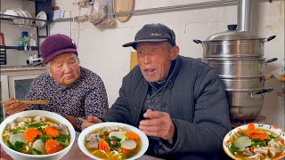 Mùa đông lạnh món mì cháu dâu nấu ông nội khen ngon! - Show ăn uống Mukbang