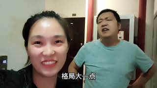 媳妇为了支持老公事业，决定把当初的婚房卖掉，老公心里不是滋味