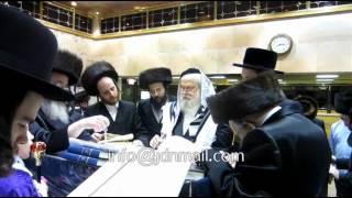 Megilah Reading Purim 5772 With Munkatcher Rebbe