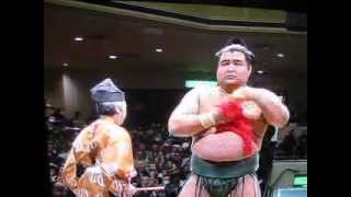 TAKAYASU  vs  KYOKUSHUHO day 9 HE WON 1-20-2014 (  ENGLISH VIDEO CLIP )