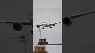 Dreamliner landing in a STORM at Manchester Airport!