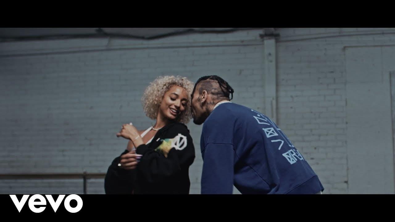 DaniLeigh - Easy {ft. Chris Brown} [Remix] Lyrics (Lyric Video) - YouTube