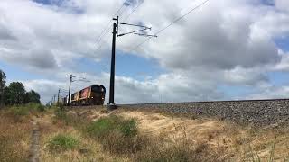 DL 9498 and 9158 with train 228 going towards Auckland