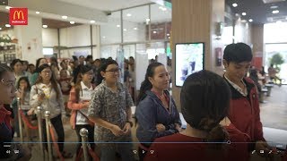 Khách xếp hàng dài tại khai Trương McDonald's Aeon Mall Celadon Tân Phú