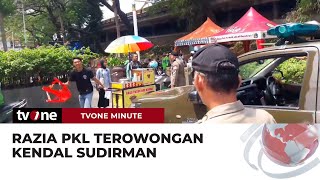 Razia PKL di Terowongan Kendal, Petugas dan Pedagang Tarik-menarik Gerobak | tvOne Minute