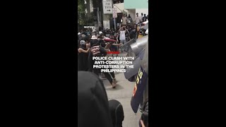 Police clash with anti-corruption protesters in the Philippines