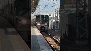 須磨で快速電車が1番線に入線シーン､2番線は折り返しの京都行きが停車中のため